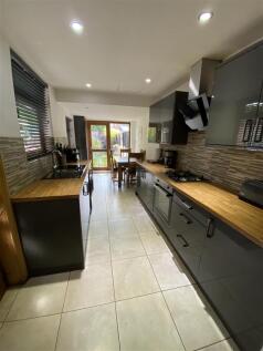 Kitchen: