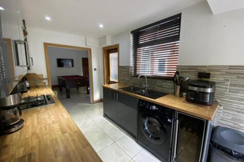 Kitchen: