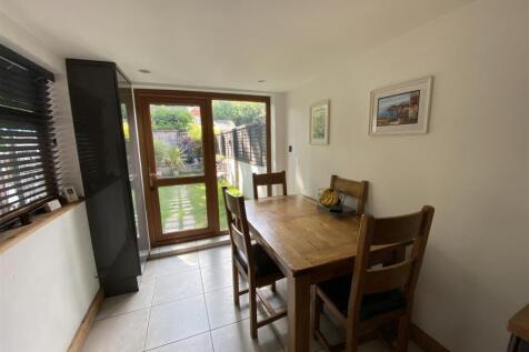 Kitchen: