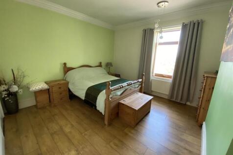 Bedroom no.1 front double: