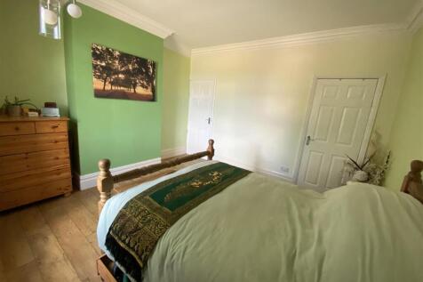 Bedroom no.1 front double: