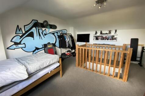 Bedroom no.3 attic: