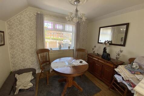 Dining room: