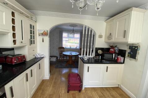 Kitchen: