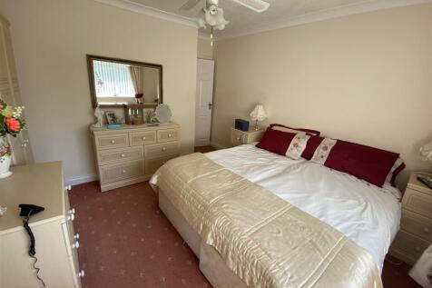 Bedroom no.1 rear double: