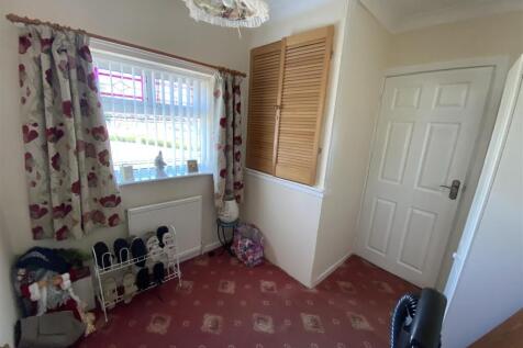 Bedroom.no.3 front: