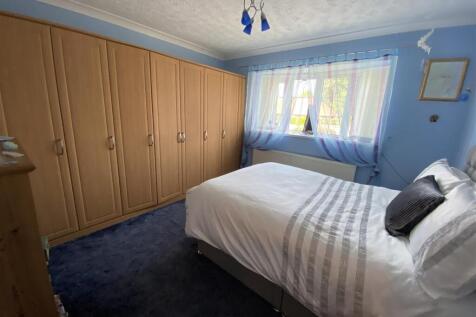 Bedroom no.1 front double: