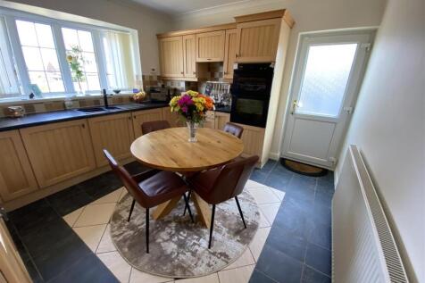 Kitchen:
