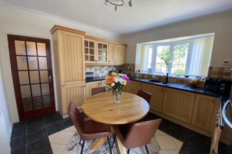 Kitchen: