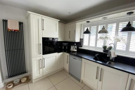 Kitchen: