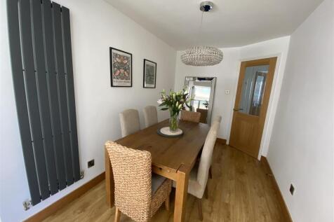 Sun lounge with Dining Area: