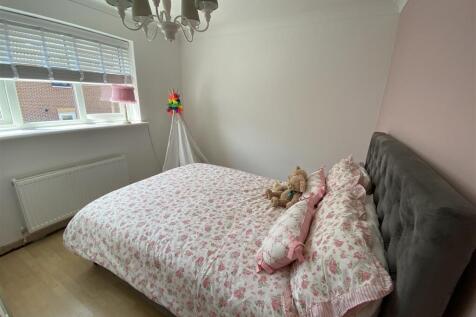 Bedroom no.2 rear double: