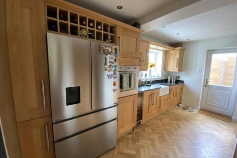 Kitchen:
