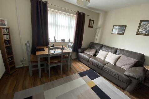 Dining room/snug: