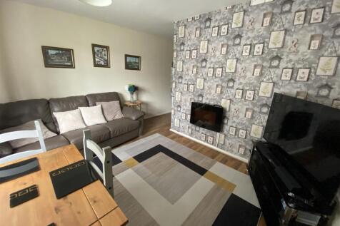Dining room/snug: