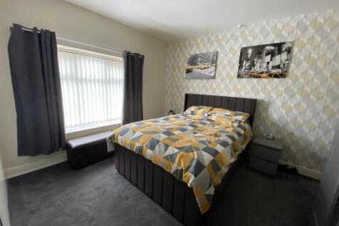 Bedroom no.1 front double: