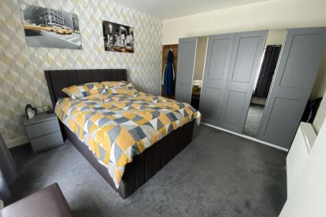 Bedroom no. front double: