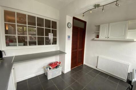 Kitchen: