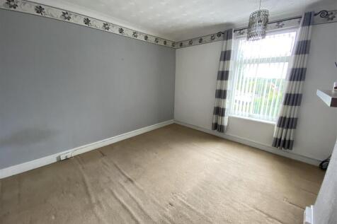 Bedroom no.1 front double: