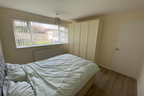 Bedroom no.1 rear double: