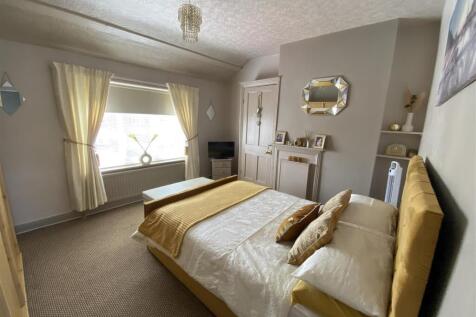 Bedroom no.1 front double: