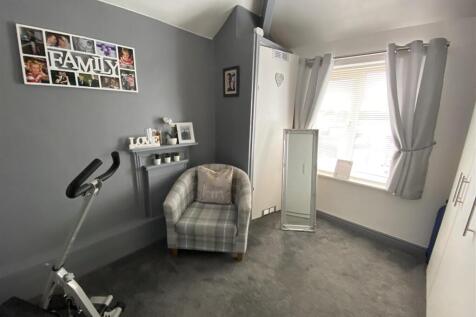 Bedroom no.2 front double: