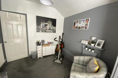 Bedroom no.2 front double: