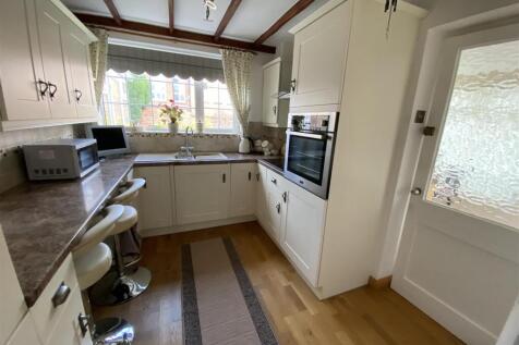 Kitchen: