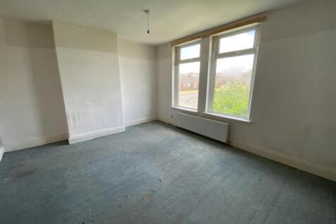Bedroom no.1 front double: