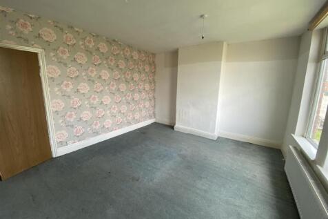 Bedroom no.1 front double: