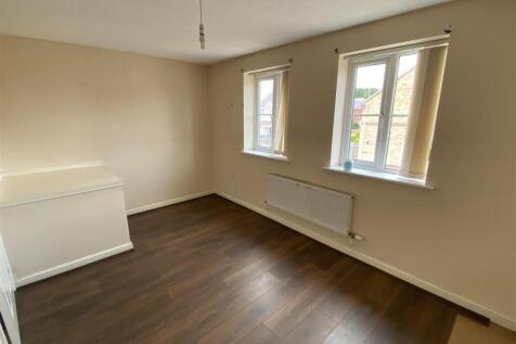 Bedroom no.1 front double: