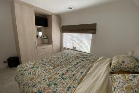 Bedroom no.1 rear double: