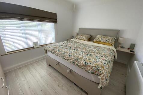 Bedroom no.1 rear double:
