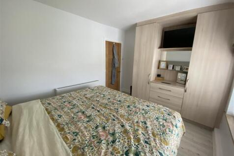 Bedroom no.1 rear double: