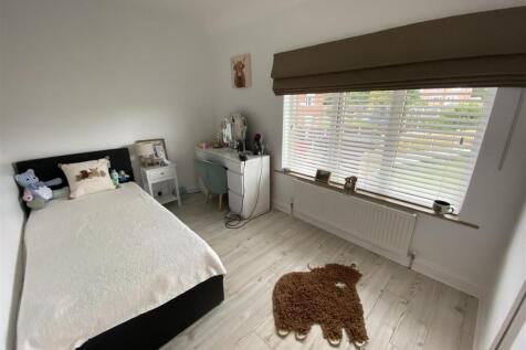 Bedroom no.2 rear double:
