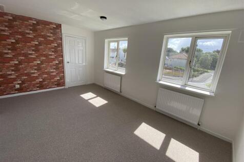 Bedroom no.1 front double: