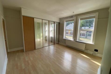 Bedroom no.1 front double: