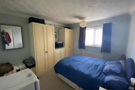 Bedroom no.1 front double: