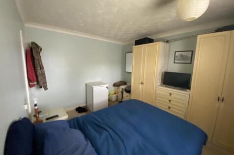 Bedroom no.1 front double: