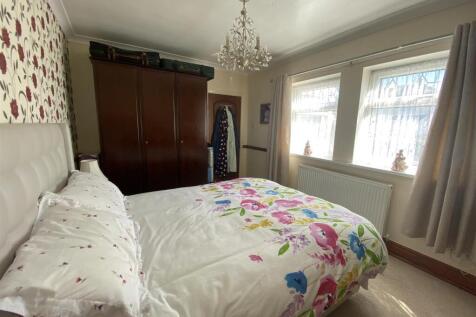 Bedroom no.1 front double: