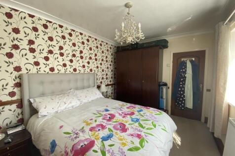 Bedroom no.1 front double: