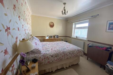 Bedroom no.2 rear double: