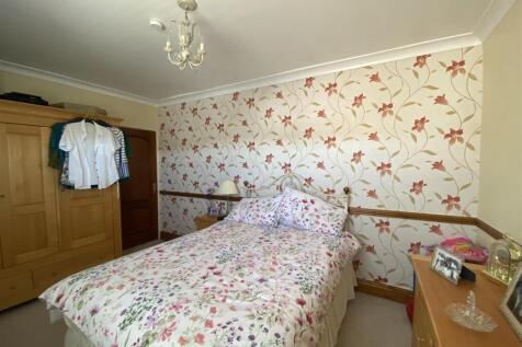 Bedroom no.2 rear double: