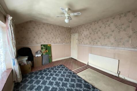 Bedroom no.1 rear double: