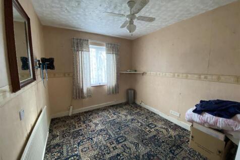 Dining room:
