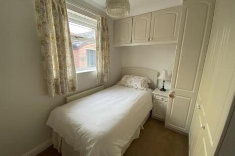 Bedroom no.2 rear double: