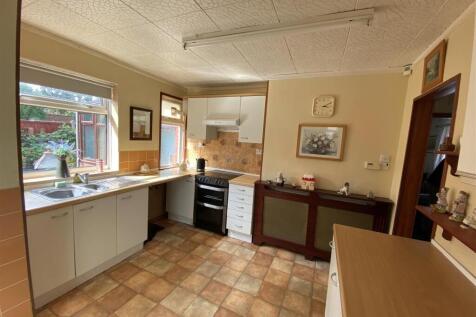 Kitchen:
