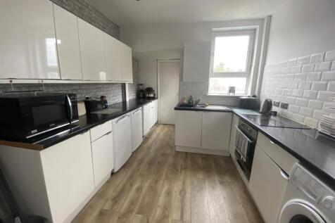 Kitchen: