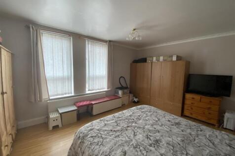 Bedroom no.1 front double: