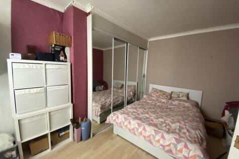 Bedroom no.2 rear double: